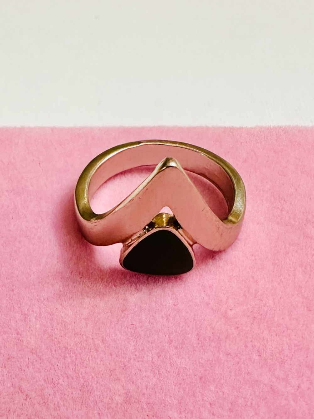 Gold Tone Green Stone Chevron Ring Size 8